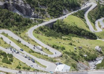 Stelvio Pass, Jalan Mahakarya Menaklukkan 48 Tikungan Tajam dan Menantang