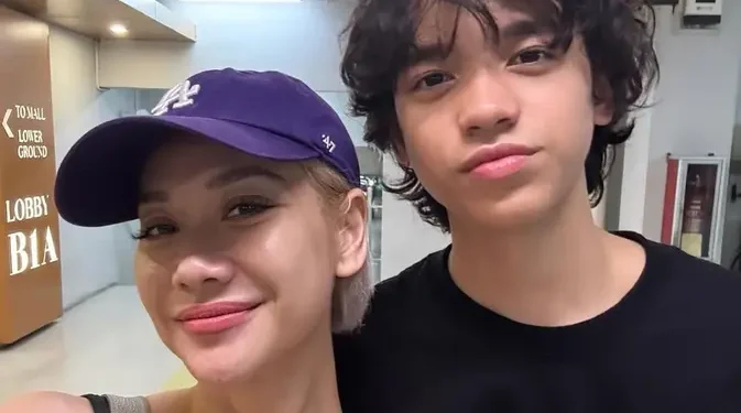 6 Potret Noah Sinclair Putra BCL Beranjak Dewasa Pimpin Upacara dan Temani Ibu Geladi Resik