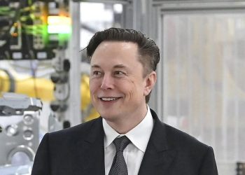 Grok Kalah dari ChatGPT di App Store, Elon Musk Ancam Gugat Apple