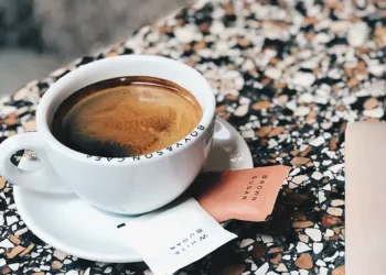 Minum Kopi Sambil Mengonsumsi Obat, Apakah Diperbolehkan?