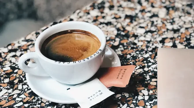 Minum Kopi Sambil Mengonsumsi Obat, Apakah Diperbolehkan?