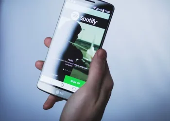 Boikot Spotify: Musisi Tinggalkan Platform Setelah CEO Investasi Senjata Perang