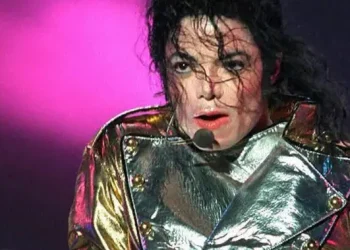 Kaus Kaki Kotor Terjual Rp118 Juta Dipakai Saat Konser Tur Dunia 1997