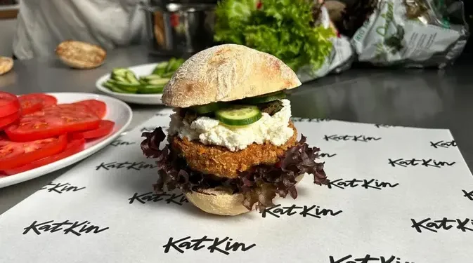 Chef Bintang Michelin Ciptakan Burger untuk Kucing yang Juga Disukai Manusia