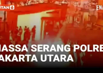 Video Polres Jakarta Utara Diserang dan Pos Polisi Dibakar oleh Massa