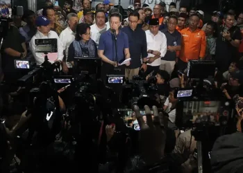 Satu Hari Setelah Keluar dari Penjara, Tom Lembong Habiskan Waktu Bersama Keluarga