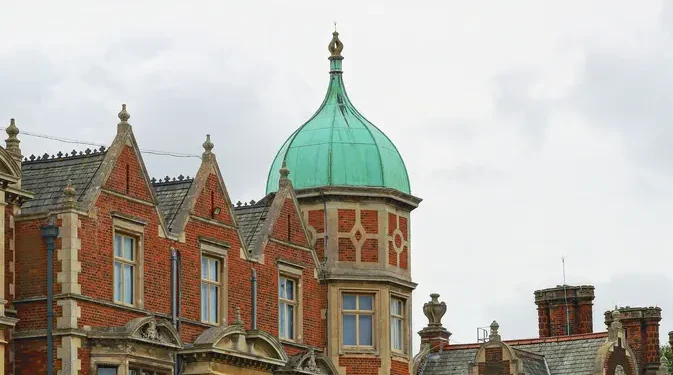 Fakta Ritual Pengusiran Hantu di Tempat Favorit Ratu Elizabeth II, Roh Putri Diana?