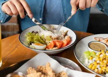 Manfaat Makan Perlahan Cegah Kembung dan Bantu Dapatkan Tubuh Langsing