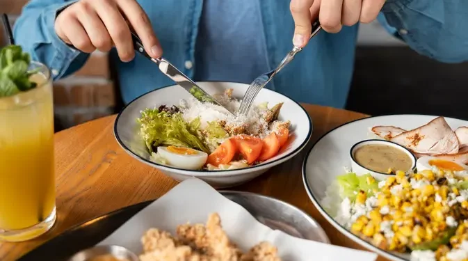 Manfaat Makan Perlahan Cegah Kembung dan Bantu Dapatkan Tubuh Langsing