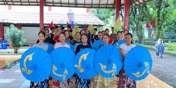30 Penari SMKN 10 Bandung Tampilkan Tari Kontemporer untuk Meriahkan HUT Ke-80 RI di Monas