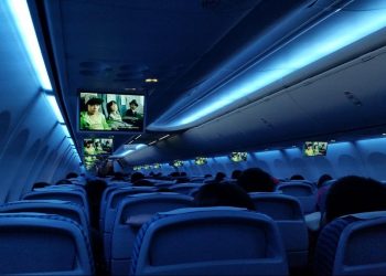 Penumpang Harus Beretika Saat Miringkan Kursi Pesawat