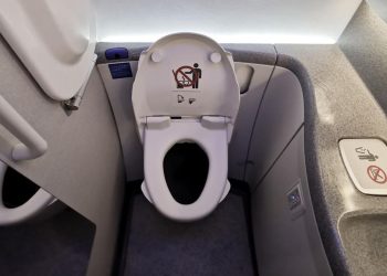 Penumpang Menghisap Ganja di Toilet Pesawat, Penerbangan Tertunda 4 Jam