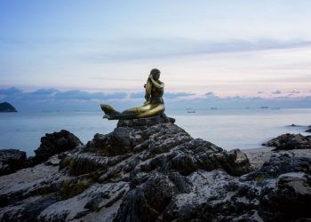 Patung Putri Duyung yang Sering Dipindah Picu Kontroversi