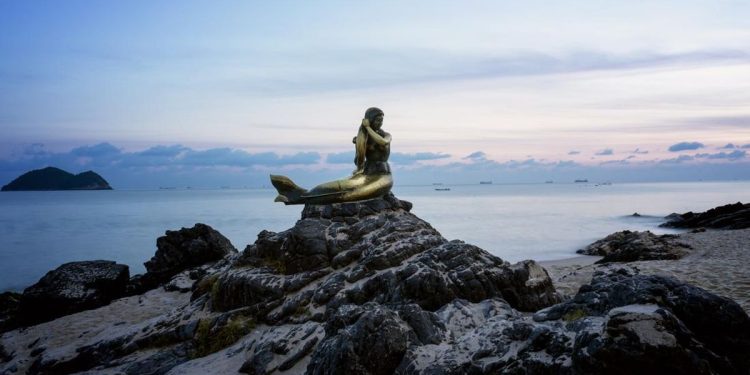 Patung Putri Duyung yang Sering Dipindah Picu Kontroversi