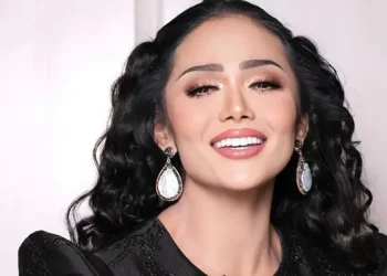 6 Potret Krisdayanti Bergaun Hitam Karya Desainer Terkenal