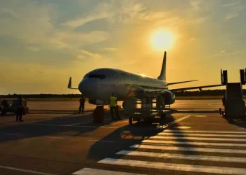 6 Landasan Pacu Bandara Paling Unik di Dunia, dari Tepi Pantai hingga Antara Lapangan Golf