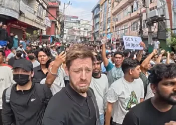Kesaksian YouTuber Terjebak Dalam Demonstrasi Ricuh Warga Nepal Saat Pulang ke Inggris