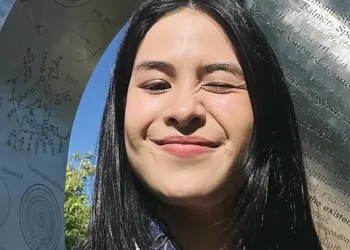 Gaya Kebaya Rp 800 Ribuan Maudy Ayunda di Forum Ekonomi Dunia