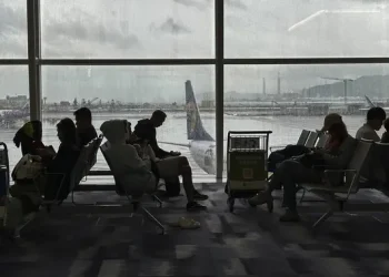 Bandara Internasional Hong Kong Beroperasi Kembali Setelah Tutup Akibat Topan Super Ragasa