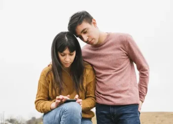 Tren Gaya Keterikatan Gen Z yang Membuat Asmara Menjadi Rumit