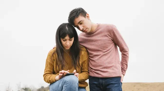 Tren Gaya Keterikatan Gen Z yang Membuat Asmara Menjadi Rumit