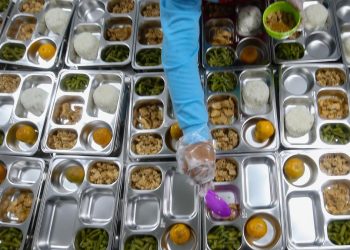 Keracunan Massal Akibat Makanan Bergizi Gratis yang Belum Usai