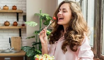 3 Kebiasaan Makan yang Bisa Membantu Kulit Bersih dan Kencang