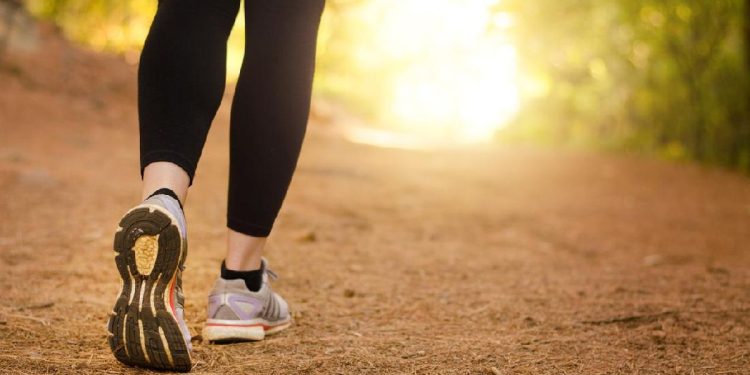 Manfaat Berjalan Kaki Pagi dan Sore untuk Menurunkan Berat Badan yang Berbeda