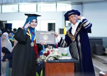 Kisah Sabrina dan Davina, 2 Mahasiswi Teknik Wisudawan Termuda di ITS