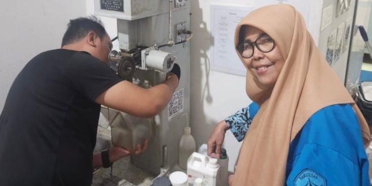 Kisah Wisudawan Tertua ITS 63 Tahun Raih IPK 3,95