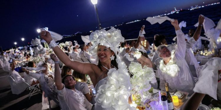Makan Malam Misterius Diner En Blanc di New York yang Menarik dan Unik