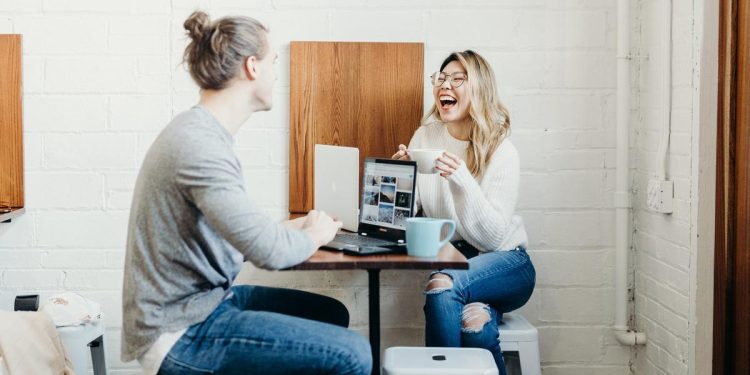 Jatuh Cinta Cepat Namun Cinta Sejati Memerlukan Waktu