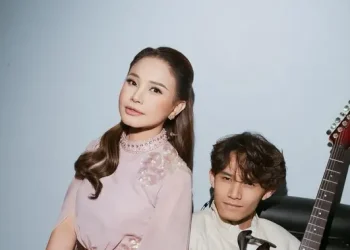 6 Potret Rossa dan Rizky Langit Ramadhan seperti Sahabat, dari Manggung hingga Nongkrong Bersama