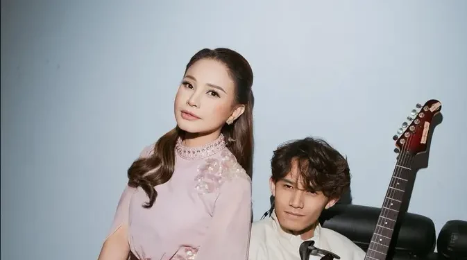 6 Potret Rossa dan Rizky Langit Ramadhan seperti Sahabat, dari Manggung hingga Nongkrong Bersama