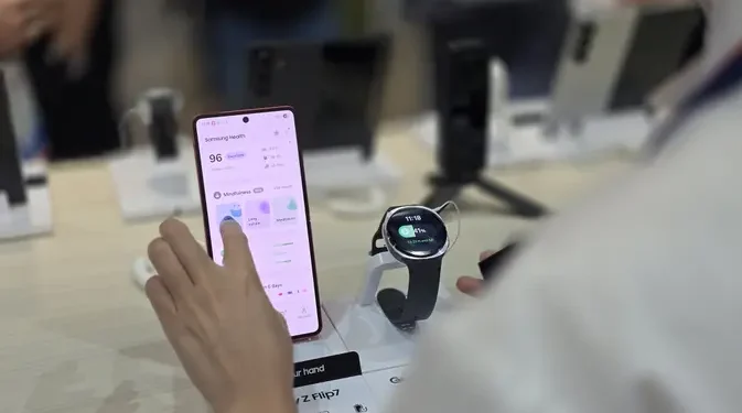 Menjajal Gemini AI pada Galaxy Z Flip7 dan Watch8: Praktis Membuat Konten dan Hidup Sehat