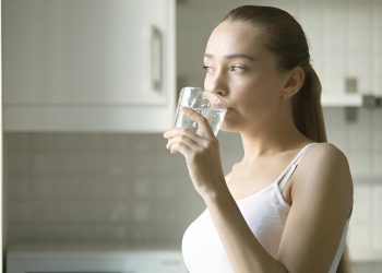 Minum Air yang Cukup Bantu Lindungi Jantung dan Hilangkan Dahaga