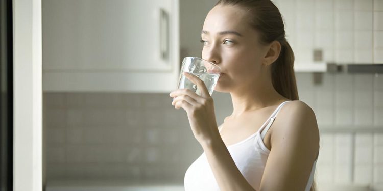 Minum Air yang Cukup Bantu Lindungi Jantung dan Hilangkan Dahaga