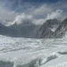 200 Pendaki Terjebak Badai Salju di Lereng Gunung Everest, Tim Penyelamat Dikejar Waktu