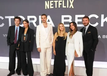 Gaya Modis Keluarga di Premier Dokumenter, Anak Sulung Tak Terlihat Lagi