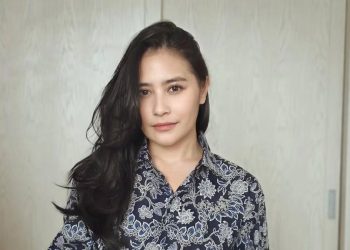 Gaya Berbatik Prilly Latuconsina yang Modern dan Elegan dengan Sentuhan Tradisional
