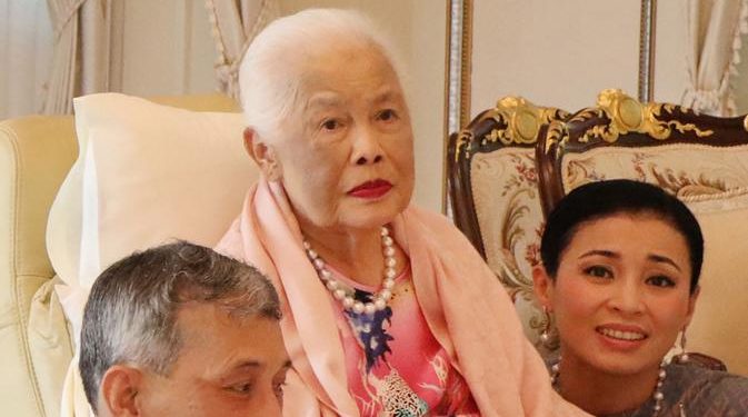 Ratu Sirikit Kitiyakara Mengangkat Sutra Thailand dan Dijuluki Ratu Tercantik Dunia