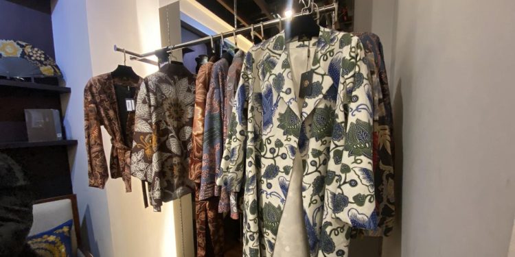 Top 3 Berita Hari Ini: 6 Merek Batik Mewah Indonesia Menjaga Warisan dan Keanggunan Klasik