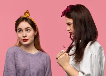 Tanda-Tanda Dia Tidak Mau Berteman dengan Kamu Jangan Berjuang Sendirian