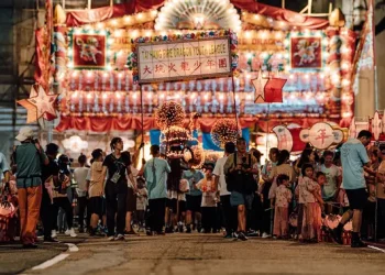 Kemeriahan Pertunjukan Tari Naga Api Tai Hang 2025 di Hong Kong