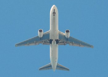 2 Pesawat Jemput Ratusan Turis Terjebak Badai di Jamaika