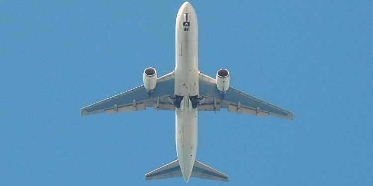 2 Pesawat Jemput Ratusan Turis Terjebak Badai di Jamaika