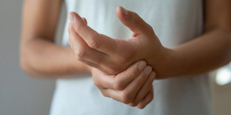 7 Penyebab Jari Tangan Kaku Saat Pagi Hari
