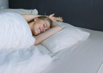 5 Manfaat Tidur Telanjang untuk Kesehatan yang Tidak Perlu Diragukan