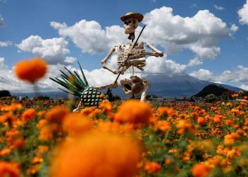 Tengkorak Raksasa Memeriahkan Perayaan Hari Orang Mati di Meksiko