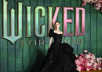 Kisah Haru Gaun 1952 yang Membuat Ariana Grande dan Penata Gayanya Menangis